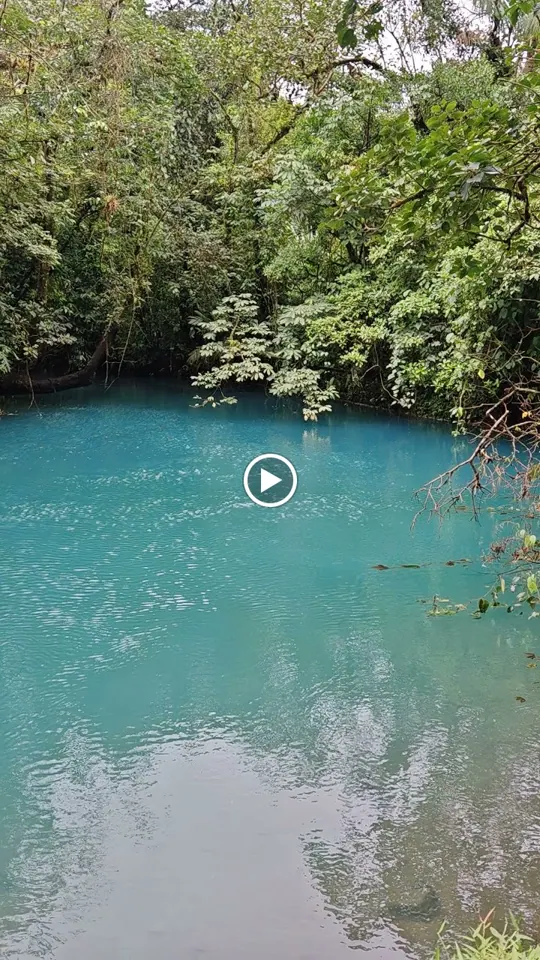 Río Celeste's turquoise pool