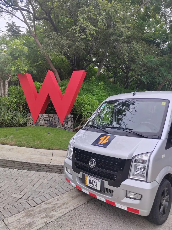 Private van arriving at a Guanacaste resort